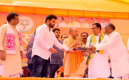 योगी आदित्यनाथ ने मतदाताओं से की अपील- 25 मई को कमल के फूल पर बटन दबाएं, कृपाशंकर सिंह को दिल्ली पहुंचाएं