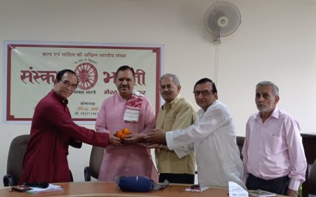 लोक कलाओं के माध्यम से समाज में स्वदेश प्रेम एवं सांस्कृतिक जागरण की अलख जगाना अनिवार्य