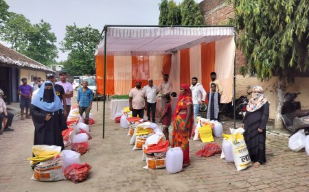 ग्रामवासियों को वितरित की गयी राहत सामग्री