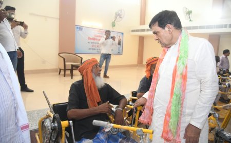 परोपकार और पुण्य के कार्य में दिव्यांगजनों के बीच होने से मिली सुखद अनुभूति