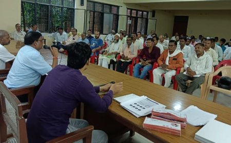 मतदाता पुनरीक्षण कार्यक्रम को निष्ठा और ईमानदारी से करें पूर्ण: एस०डी०एम०