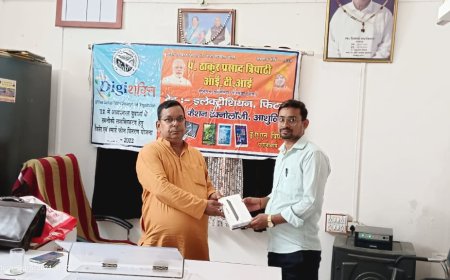 आई टी आई प्रशिक्षुओं में वितरित हुआ टैबलेट