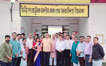 जो सचमुच बड़े हैं वे झुककर खड़े हैं: प्रो० वशिष्ठ अनूप