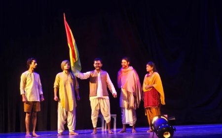 आठ दिवसीय नाट्य समारोह के चौथे दिन नाटक विप्लव आहुति का हुआ मंचन