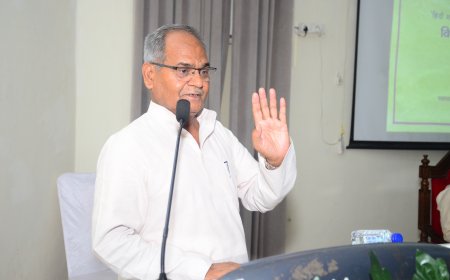 जो समाज अपनी कविता, कला, भाषा को नहीं बचा सकता वह गुलामी से नहीं बच सकता: प्रोफेसर चितरंजन मिश्र