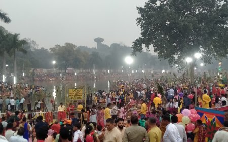 लोक आस्था के पवित्र पर्व छठ घाटों पर दिखी भक्ति की पराकाष्ठा