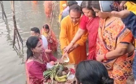 छठ महापर्व पर उगते सूर्य को  अर्घ्य देने के साथ चार दिवसीय साधना पूरी