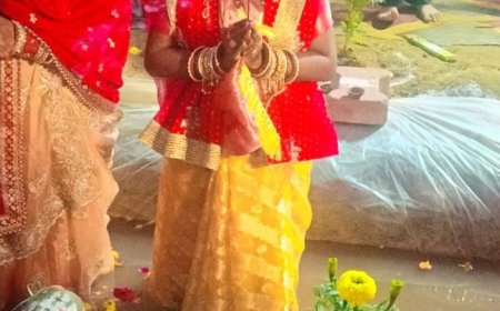 लखनऊ गोमती नगर वास्तु खंड 3में उगते सूर्य को अर्घ्य अर्पित