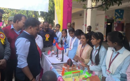 विज्ञान प्रदर्शनी का एसडीएम ने किया शुभारंभ, छात्रों को दिया पुरस्कार