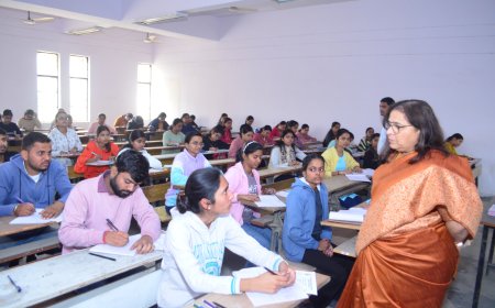 दीनदयाल उपाध्याय गोरखपुर विश्वविद्यालय में शांतिपूर्वक संपन्न हो रही परीक्षाएं