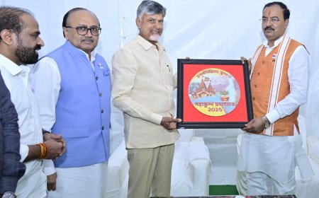 उप मुख्यमंत्री  केशव प्रसाद मौर्य ने आन्ध्र प्रदेश के मुख्यमंत्री को महाकुंभ में आने का दिया निमंत्रण