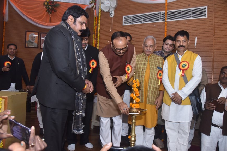 पत्रकारिता से राजनीति में आये लोगों ने निभाई महत्वपूर्ण भूमिका : बृजेश पाठक