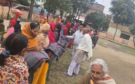 कड़कड़ाती ठण्ड में ममता चैरिटेबल ट्रस्ट के कंबल वितरण अभियान से लाचार बुजुर्गों, महिलाओं के चेहरे पर छाई खुशी