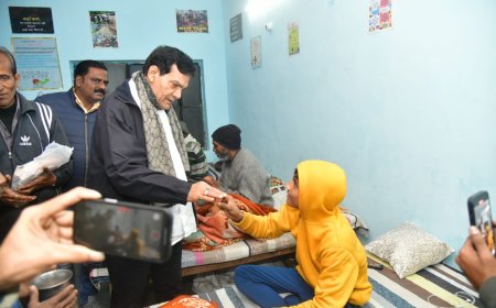 नगर विकास मंत्री ने रात्रि में लखनऊ शहर के लोगों को भीषण ठंड से बचाने के लिए की गई व्यवस्था का किया औचक निरीक्षण