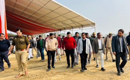 गोरखपुर महोत्सव 2025 की तैयारियों का मंडलायुक्त ने लिया जायजा