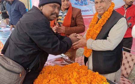 नि:शुल्क जांच शिविर में चिकित्सकों ने रोगों के प्रति लोगों को किया जागरूक