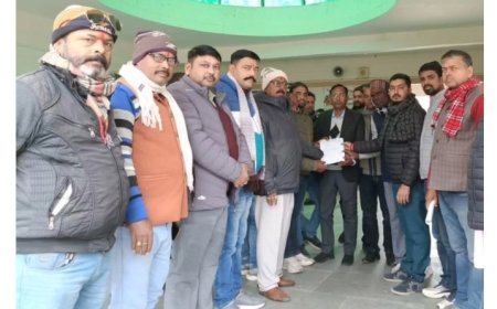 पत्रकार हत्याकांड से मर्माहत पत्रकारों ने किया प्रदर्शन, ज्ञापन सौंप कर शासन से मांगी सुरक्षा