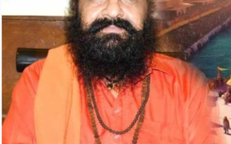 कुम्भ का प्रथम स्नान: शिखर पर सनातन आस्था