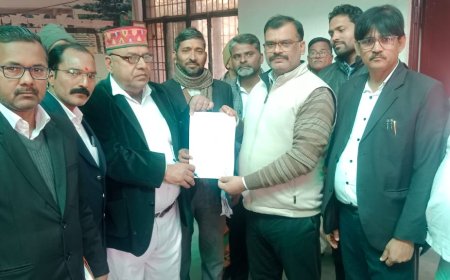 घोसी तहसील बार एसोसिएशन का विरोध प्रदर्शन, 6 सूत्रीय ज्ञापन सौंपा