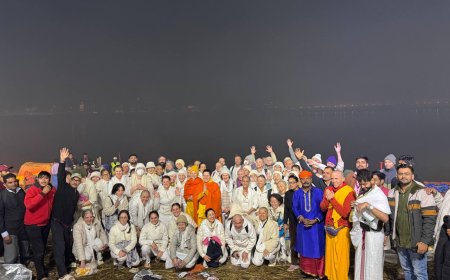 मौनी अमावस्या पर जगद्गुरु साईं माँ  लक्ष्मी देवी ने सैकड़ों विदेशी भक्तों के साथ  महाकुम्भ में किया अमृत स्नान