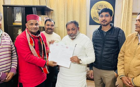 हिंदी  बढ़ावा हेतु परिवहन मंत्री से मिले दीपक  मिश्र