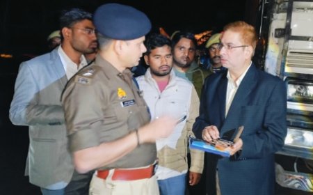 डिवाइडर तोड़ ट्रेलर ने संगम स्नान को जा रहे कार सवारों को रौंदा 6की गई जान