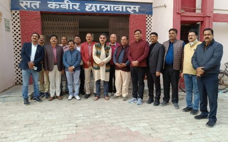 संत कबीर छात्रावास में पूर्व छात्रावासियों की आयोजित हुई बैठक