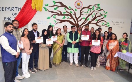 कुलपति ने किया अंग्रेजी विभाग की 'लिटरेरी वाल'का अनावरण; बनेगा रचनात्मकता और प्रेरणा का केंद्र