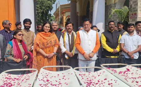 ममता चैरिटेबल ट्रस्ट ने बलरामपुर अस्पताल को दिव्यांगों के लिए कृत्रिम अंग ,स्ट्रेचर, व्हीलचेयर प्रदान किया