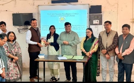 पौधे और पुस्तकें भेंट कर अंग्रेजी विभाग के शोधार्थी बना रहे नयी परम्परा