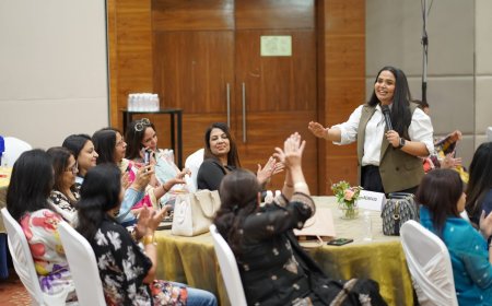 सुमुखि ने अपने चुटीले अंदाज़ से दर्शकों को खूब हंसाया