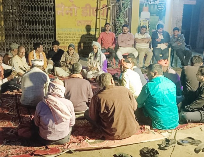 काहे भौजी जायेलु नइहरवा, छोड़ के होली के बहार.‘फगुआ’ बिना अधुरी है होली