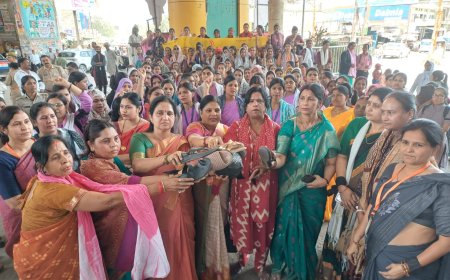 छात्राओं ने काली पट्टी बांधकर  निकाली आक्रोश रैली, मुँह तोड़ जवाब दे सरकार