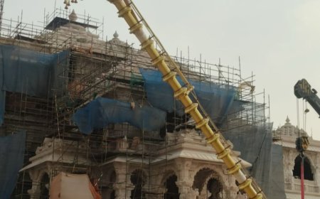 श्रीराम मन्दिर पर विधि विधान पूर्वक  ध्वज दंड स्थापित किया गया