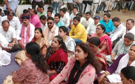 मांगो को लेकर प्राथमिक शिक्षक संघ ने  धरना देकर बुलंद किया आवाज