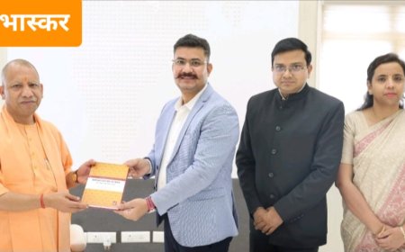 “एडमिनिस्ट्रेशन इन इंडिया” पुस्तक भारतीय प्रशासन के विकास का विश्लेषण करती है