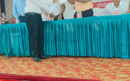 दी सोनभद्र टैक्स बार एसोसिएशन ने जी एस टी की समस्याओं को लेकर दिया ज्ञापन