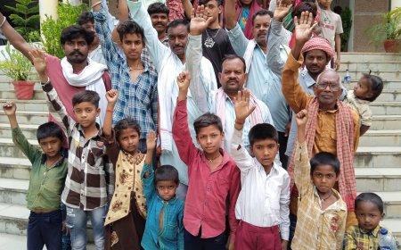 हम ग़रीबों को बेघर होने से बचाओ मुख्यमंत्री जी