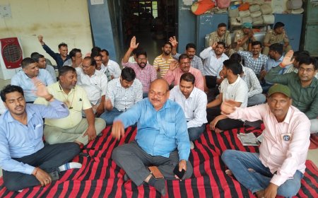 जूनियर इंजीनियर संगठन ने धरना प्रदर्शन कर जताया विरोध