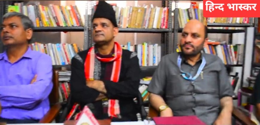 आतंकवाद को हिंदू मुसलमान के सांप्रदायिक चश्मे की बजाय देशद्रोह के रूप में देखना चाहिए:-दीपक मिश्र
