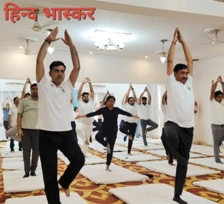 रेल यात्रियों एवं कर्मचारियों को योग के प्रति किया गया जागरूक