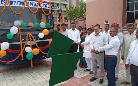 डीएम द्वारा ब्लड डोनेशन एवं ट्रान्सपोर्टेशन वेहिकल वाहन किया रवाना