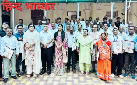 रेल कर्मचारी हुए सेवानिवृत्त, कर्मचारीयो को समापक भुगतान प्रपत्र प्रदान किया गया