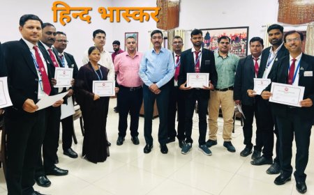 टिकट चेकिंग कर्मचारियों को उनके उत्कृष्ट एवं सराहनीय कार्य  के लिए मंडल रेल प्रबंधक ने किया सम्मानित