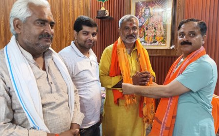 गुप्तकाशी सेवा ट्रस्ट के संस्थापक अध्यक्ष रवि प्रकाश चौबे को किया गया सम्मानित