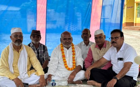 जिला प्रशासन के आश्वासन पर ज्ञानेश्वर श्रीवास्तव ने खत्म किया भूख हड़ताल