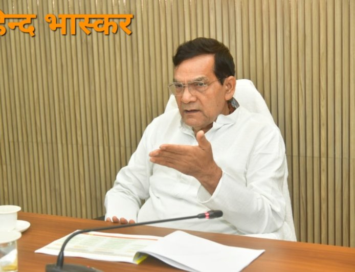 अधिकारियों के साथ ऊर्जा मंत्री ए. के. शर्मा की समीक्षा बैठक संपन्न