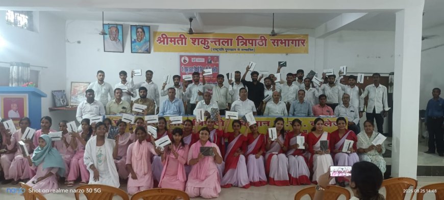 टैबलेट छात्रों के सशक्तिकरण का महत्वपूर्ण माध्यम है - ई० ए० एन० त्रिपाठी
