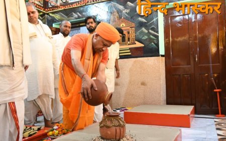 गोरक्षपीठाधीश्वर एवं मुख्यमंत्री योगी आदित्यनाथ ने गोरखनाथ मंदिर के शक्तिपीठ में की कलश स्थापना