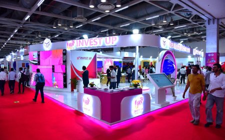 यूपी इंटरनेशनल ट्रेड शो में  उद्यमी निवेश  संभावनाओं की ले रहे जानकारी